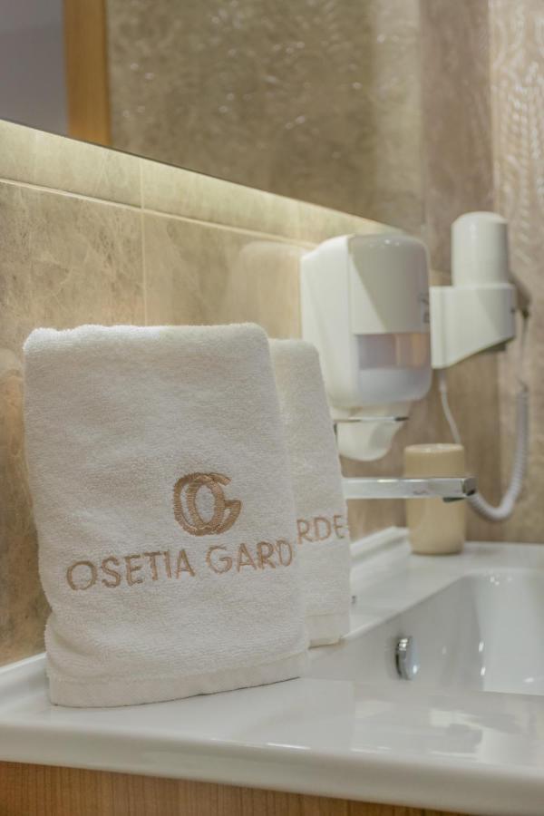 Hotel Osetia Garden Momchilgrad Exteriör bild