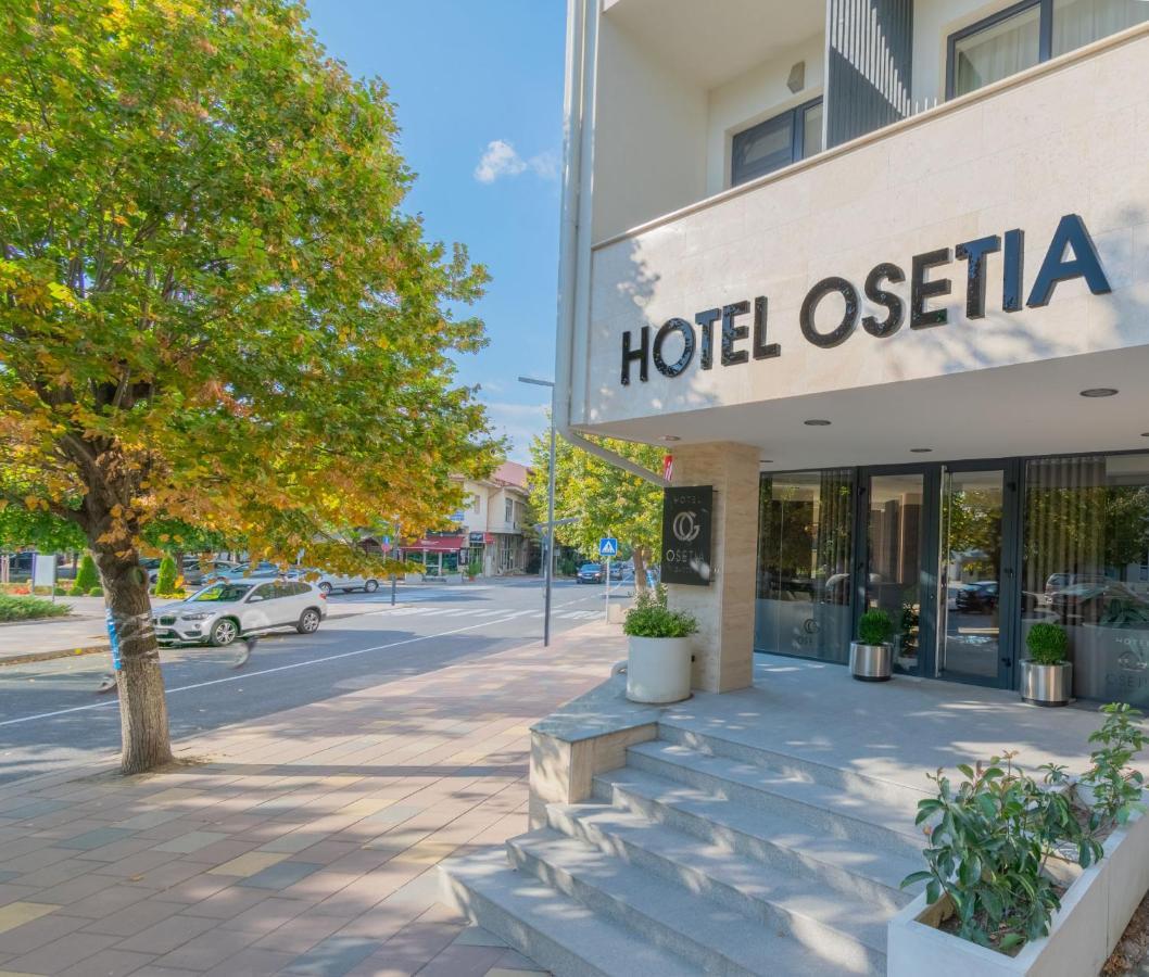 Hotel Osetia Garden Momchilgrad Exteriör bild