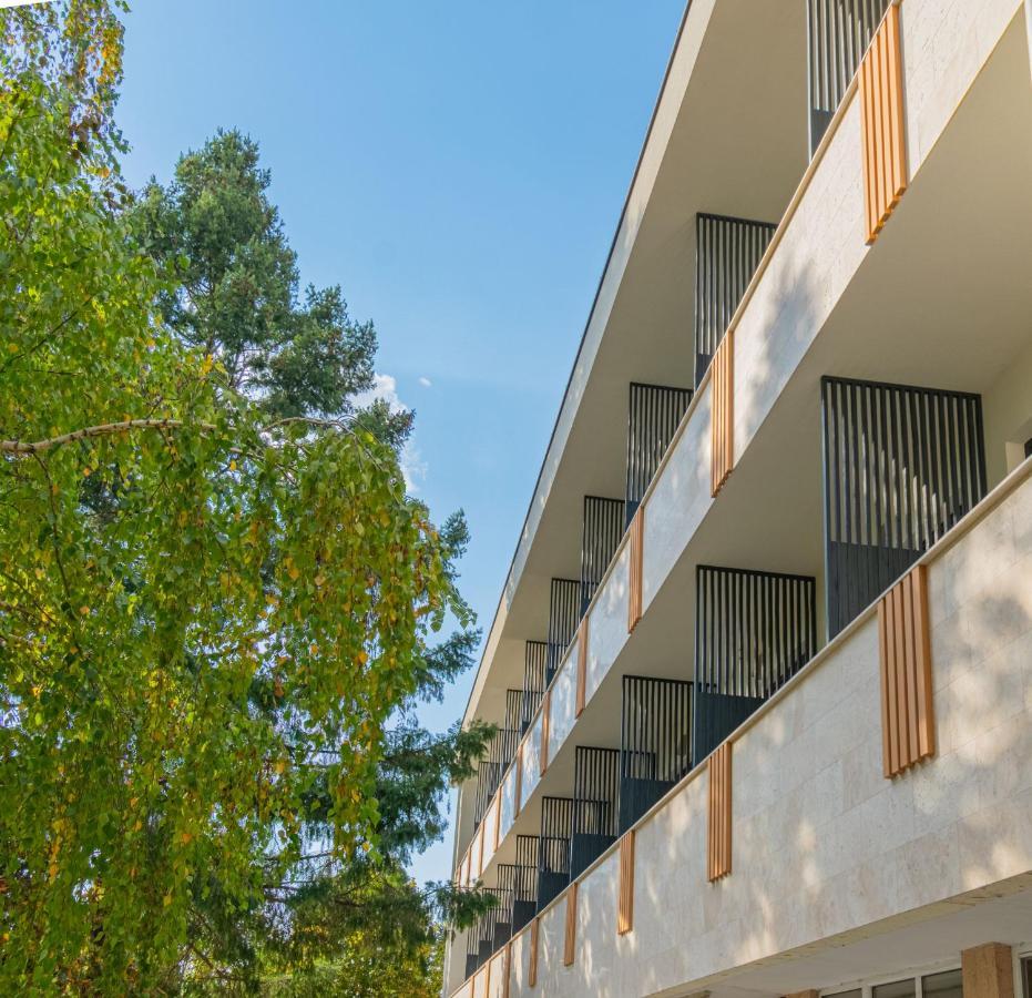Hotel Osetia Garden Momchilgrad Exteriör bild
